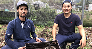 舞茸栽培の匠
酒井隆幸さん（左）　青柳雄大さん（右）