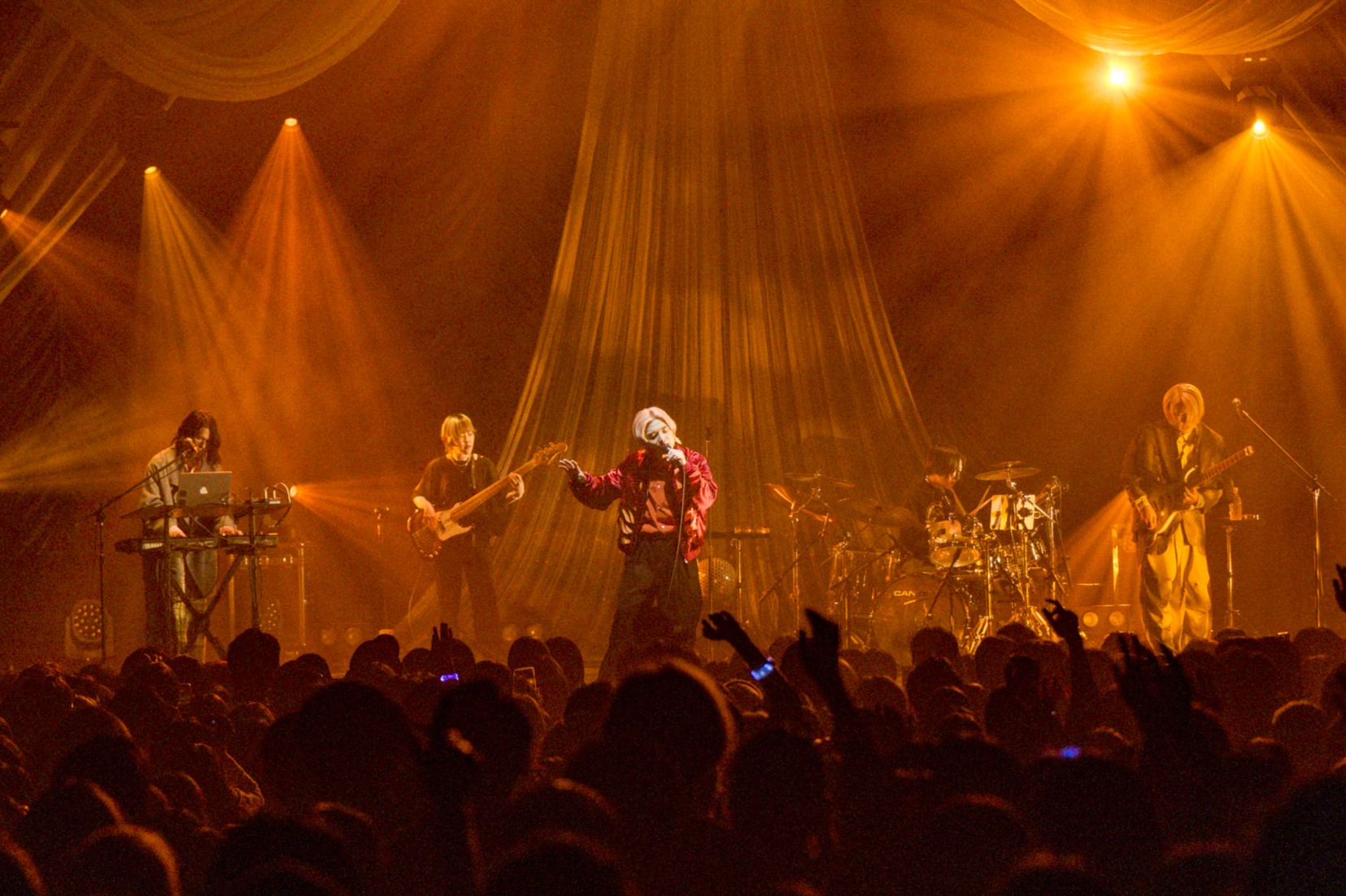 Dios Tour 2025 “Dance With Your Ghost”