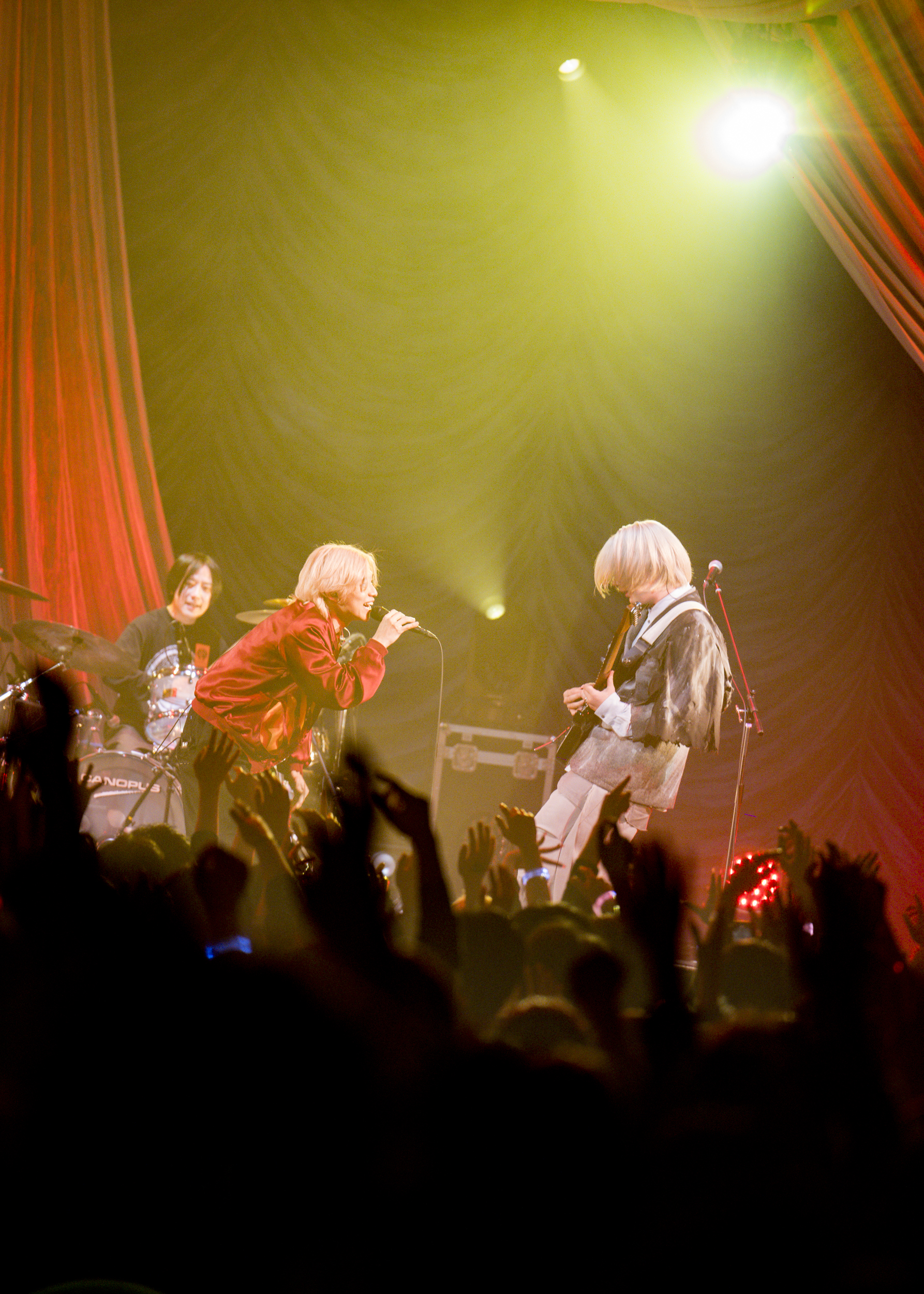 Dios Tour 2025 “Dance With Your Ghost”