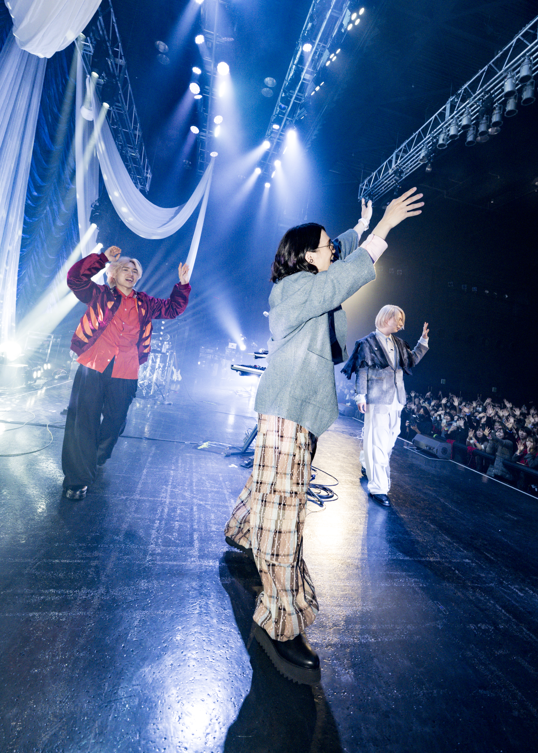 Dios Tour 2025 “Dance With Your Ghost”