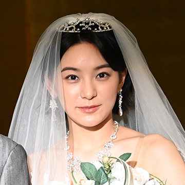 海外限定 新田桃子 直筆サイン入りステッカー 暴太郎戦隊ドン