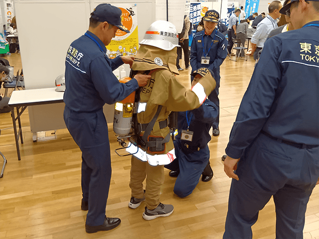 消防服を装着
