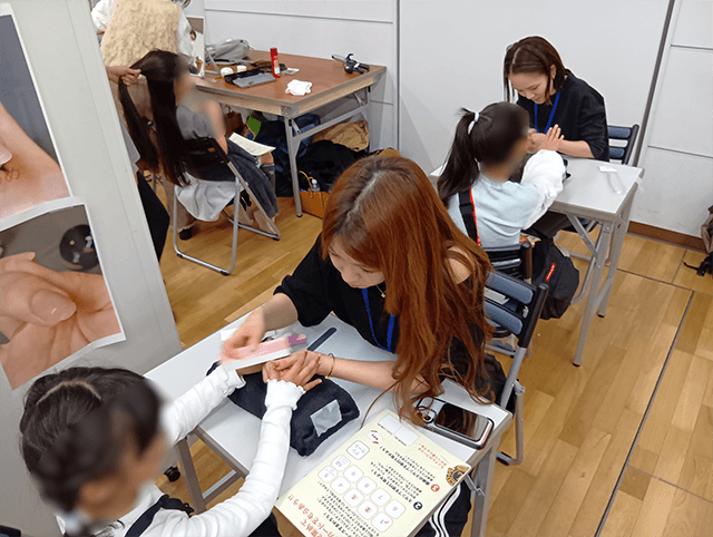 まるでお店のようにネイル体験