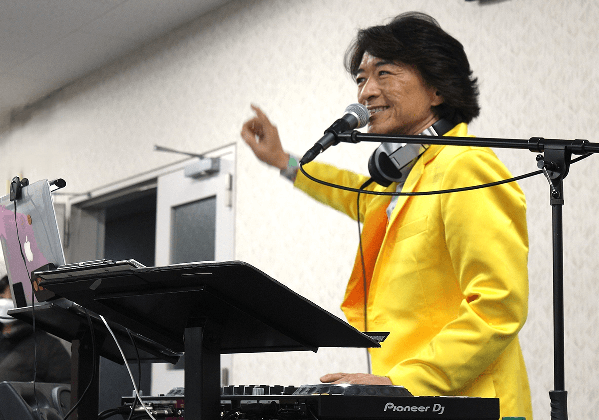 5年ぶりの開催!高齢者施設訪問 DJ OSSHYさんディスコショー
