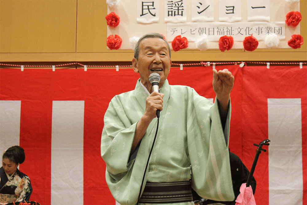 民謡歌手の原田直之さん！　高齢者施設訪問　民謡・歌謡ショー