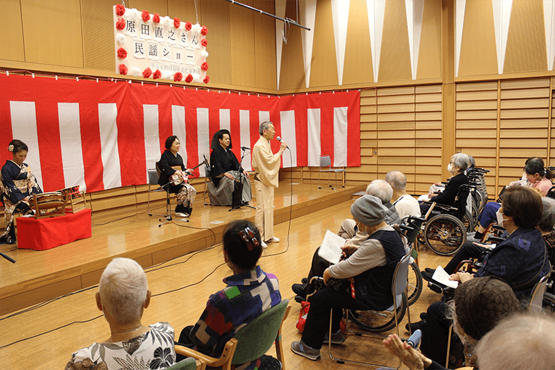 民謡歌手の原田直之さん！　高齢者施設訪問　民謡・歌謡ショー