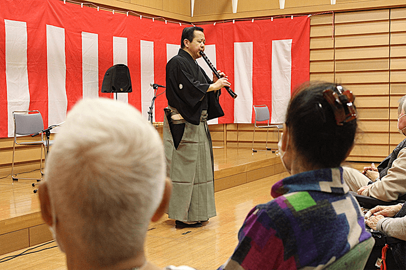 民謡歌手の原田直之さん！　高齢者施設訪問　民謡・歌謡ショー