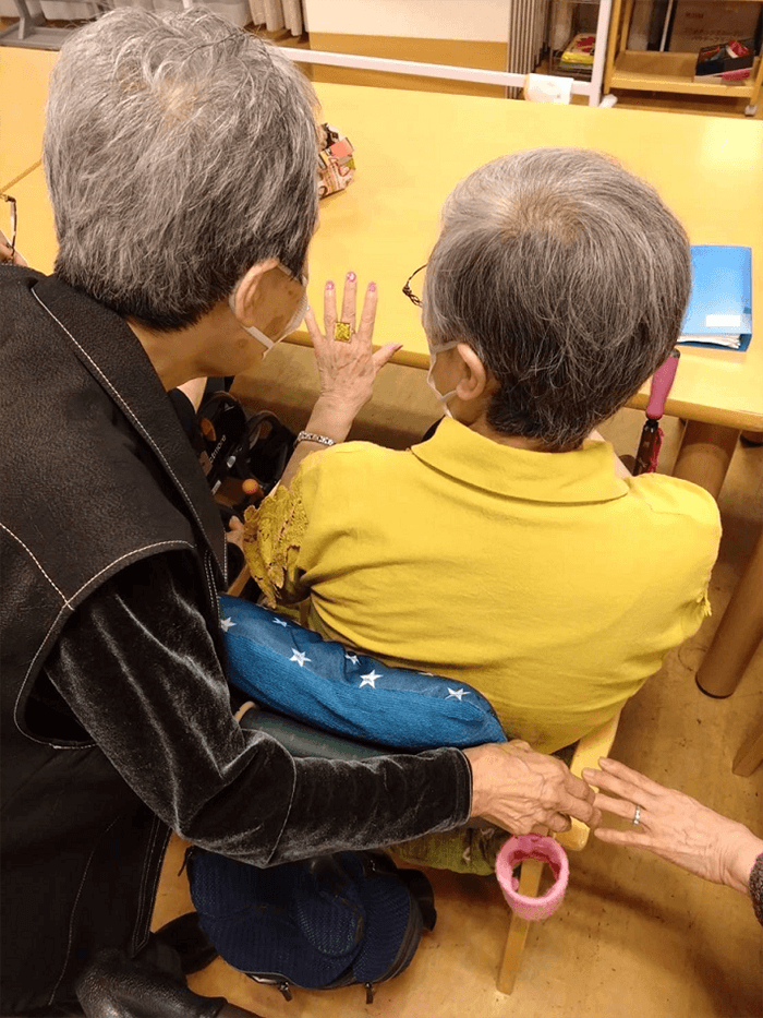 １００歳の高齢者もネイルにチャレンジ！