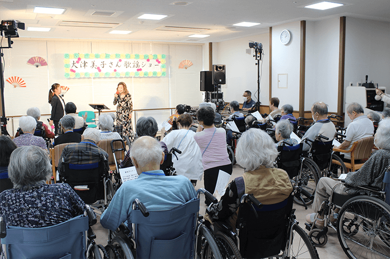 大津美子さん！高齢者施設訪問・歌謡ショー