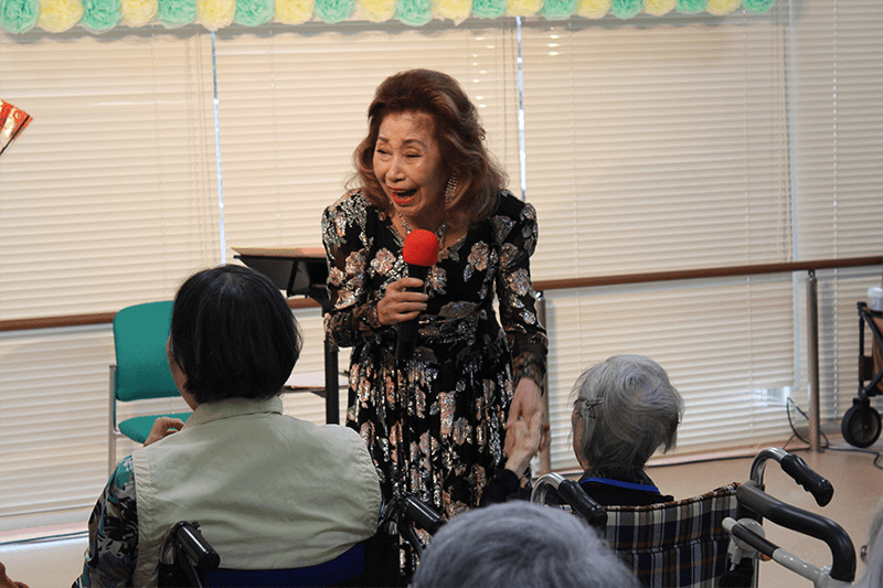 大津美子さん！高齢者施設訪問・歌謡ショー