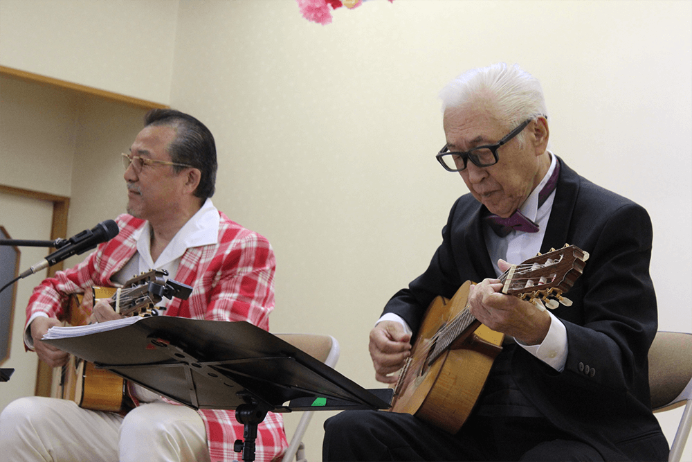 歌手・佳山明生　ギタリスト・斉藤功