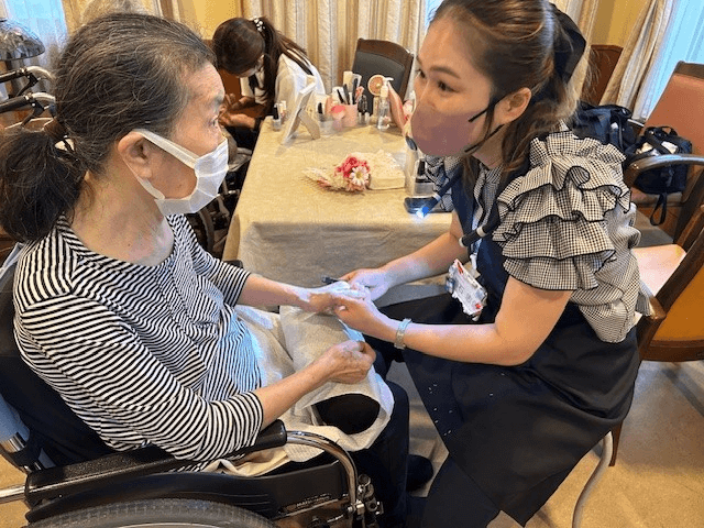 ～９月前半実施～　高齢者施設への美容レクリエーション