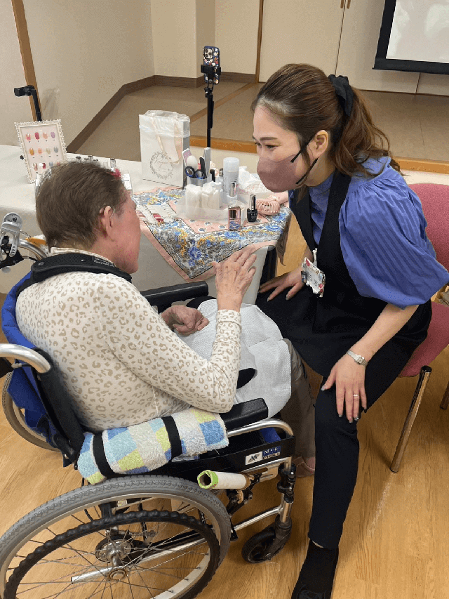 ～９月前半実施～　高齢者施設への美容レクリエーション