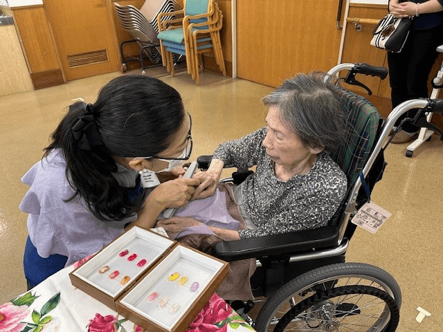 ～９月前半実施～　高齢者施設への美容レクリエーション