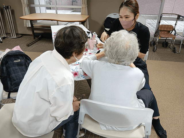 ～９月後半実施～　高齢者施設への美容レクリエーション