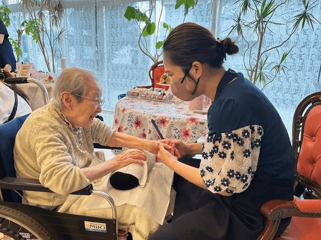 ～９月後半実施～　高齢者施設への美容レクリエーション