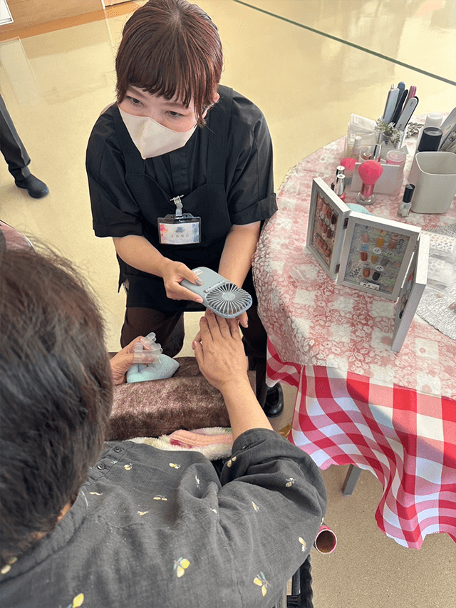 ～９月後半実施～　高齢者施設への美容レクリエーション