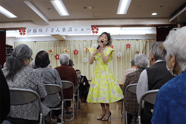 歌手の伊藤咲子さん！高齢者施設訪問 歌謡ショー