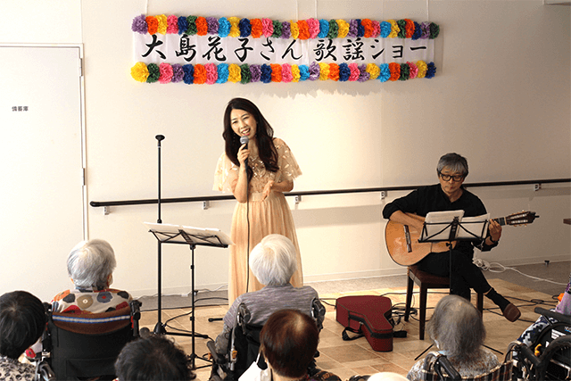 歌手・大島花子　ギタリスト・笹子重治