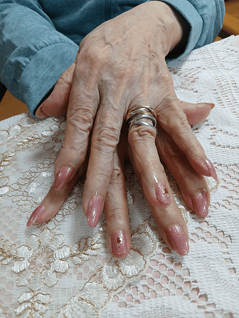 ～10月実施～　高齢者施設への美容レクリエーション