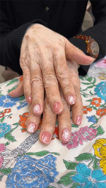 ～10月実施～　高齢者施設への美容レクリエーション