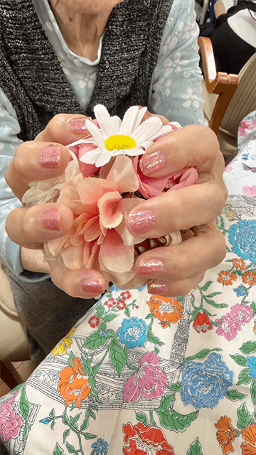 ～10月実施～　高齢者施設への美容レクリエーション