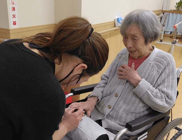 ～11月実施～　高齢者施設への美容レクリエーション