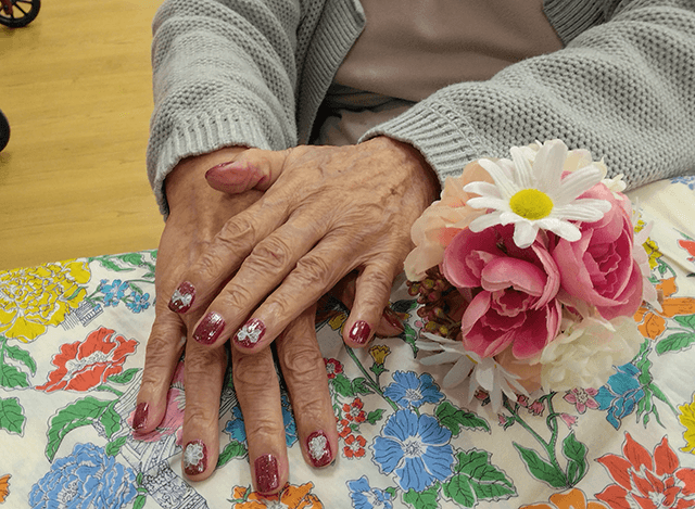 ～11月実施～　高齢者施設への美容レクリエーション