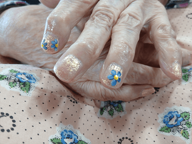 ～11月実施～　高齢者施設への美容レクリエーション