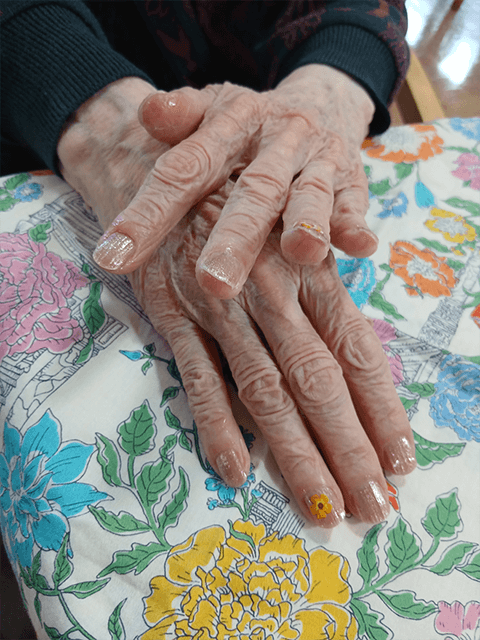 ～11月実施～　高齢者施設への美容レクリエーション