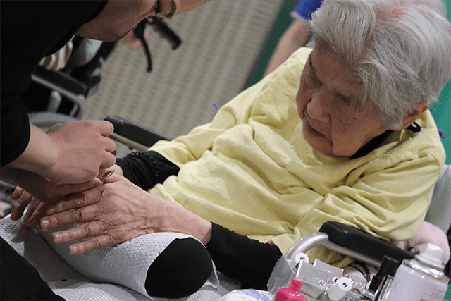 ～11月実施～　高齢者施設への美容レクリエーション