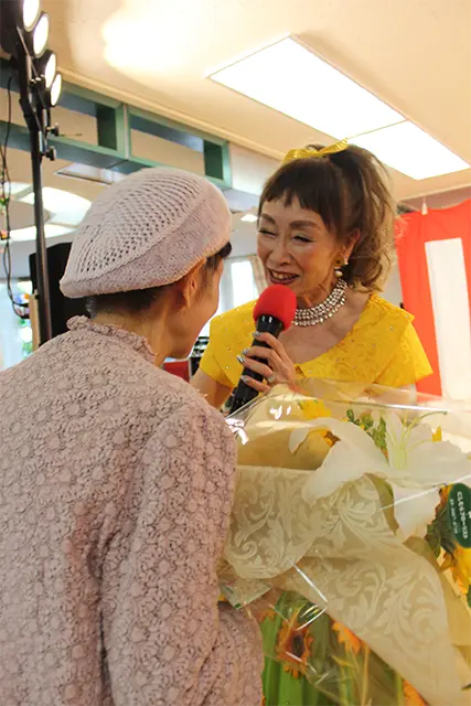 歌手の伊藤咲子さん!高齢者施設訪問 歌謡ショー