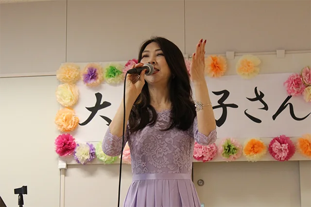 歌手の大島花子さん!高齢者施設訪問 歌謡ショー