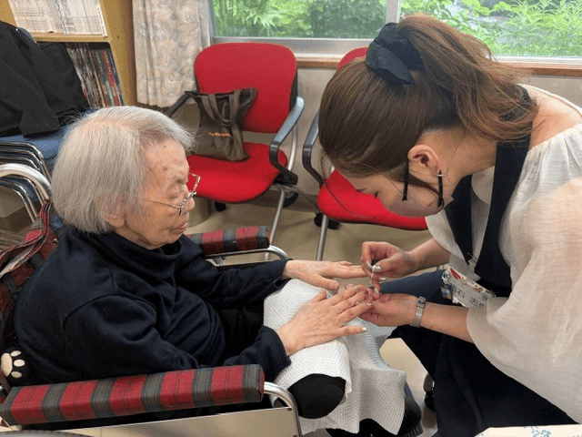 特別養護老人ホーム「春陽苑」~高齢者施設への美容レクリエーション~