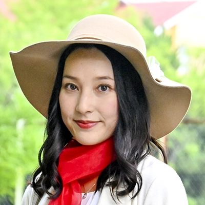スカーフの女(龜田七海)