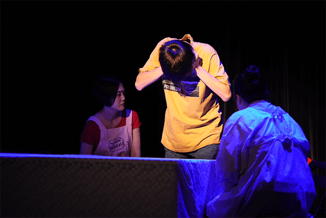 虐待の傷に苦しみ続ける少年