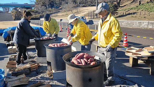 こどもの国で60回目の「ジャンボカルタとり大会」「どんど焼き」