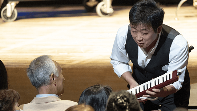 打楽器とピアノによるアンサンブルユニット「フラワービート」のステージ