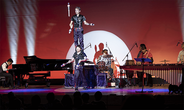 世界トップレベルのジャグラー「桔梗ブラザーズ」の超人技