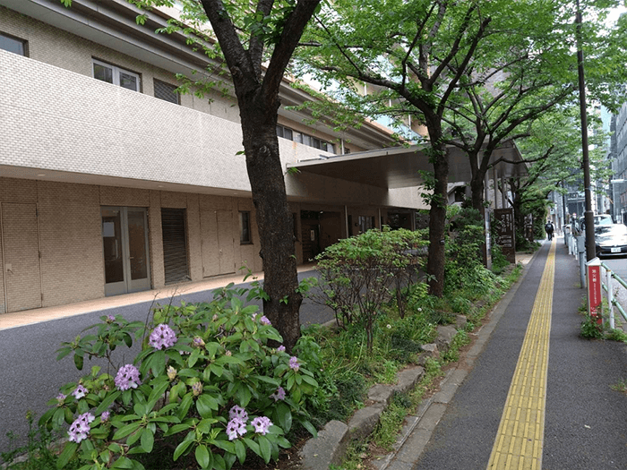 100歳の高齢者もネイルにチャレンジ!