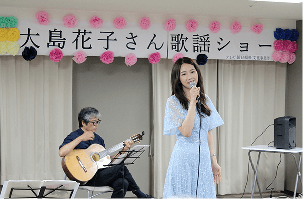 父・坂本九さんの歌と優しさを受け継ぐ「大島花子さんの歌謡ショー」