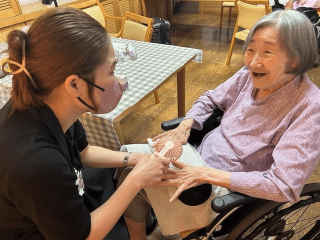 ～8月実施～ 高齢者施設への美容レクリエーション