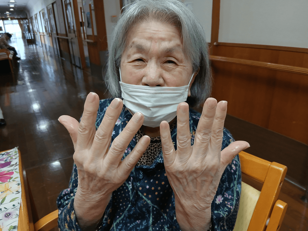 【8月実施】高齢者施設への美容レクリエーション