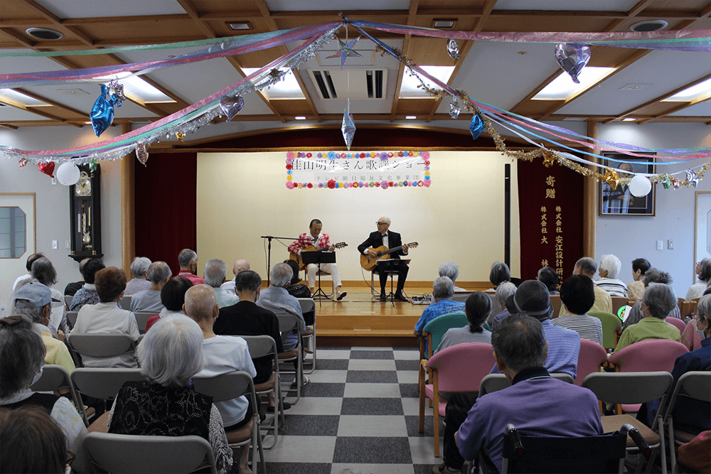 歌手の佳山明生さん！高齢者施設訪問・歌謡ショー