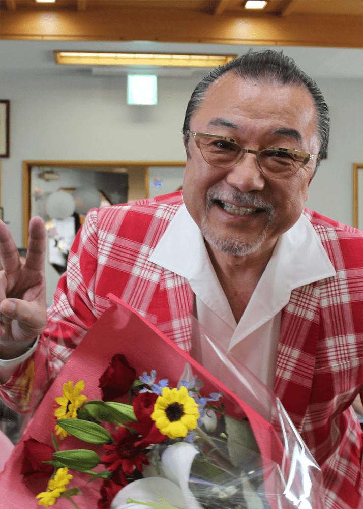 歌手の佳山明生さん!高齢者施設訪問・歌謡ショー