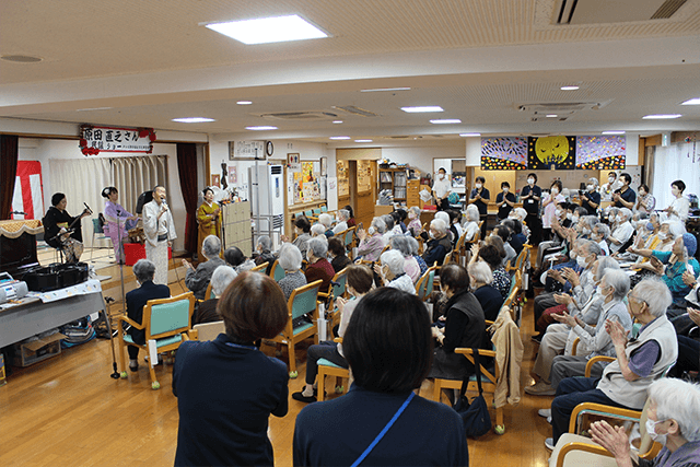 民謡歌手の原田直之さん！高齢者施設訪問　今年度２度目の民謡・歌謡ショー