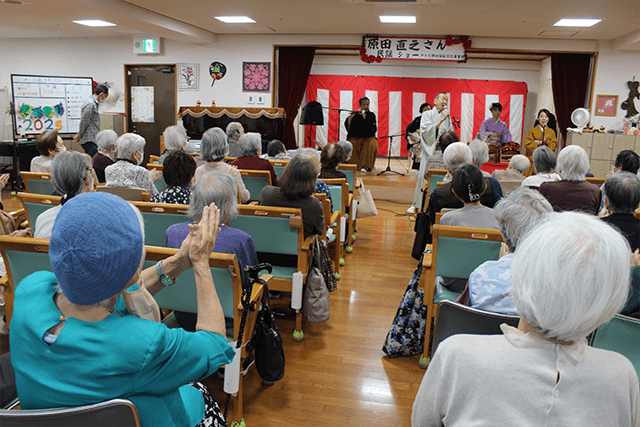 民謡歌手の原田直之さん!高齢者施設訪問 今年度2度目の民謡・歌謡ショー