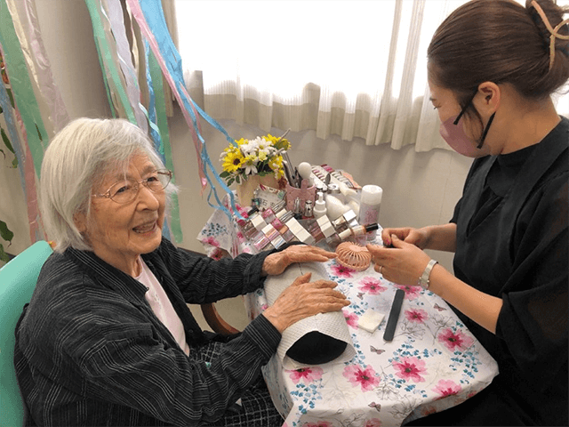 ~10月実施~ 高齢者施設への美容レクリエーション