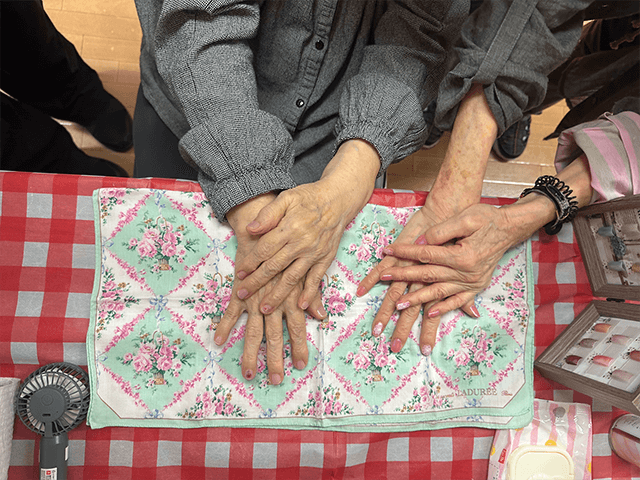 ~10月実施~ 高齢者施設への美容レクリエーション