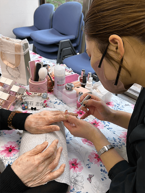 ~10月実施~ 高齢者施設への美容レクリエーション